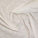 Broderie anglaise festonnée Adela fond blanc cassé