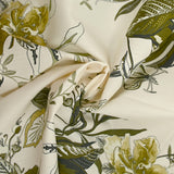 Coton imprimé fleurs et monstera sur fond crème