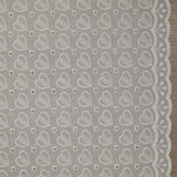 Broderie anglaise festonnée Jenny fond blanc cassé