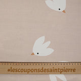 Popeline de coton imprimée vol d'oiseau fond chair
