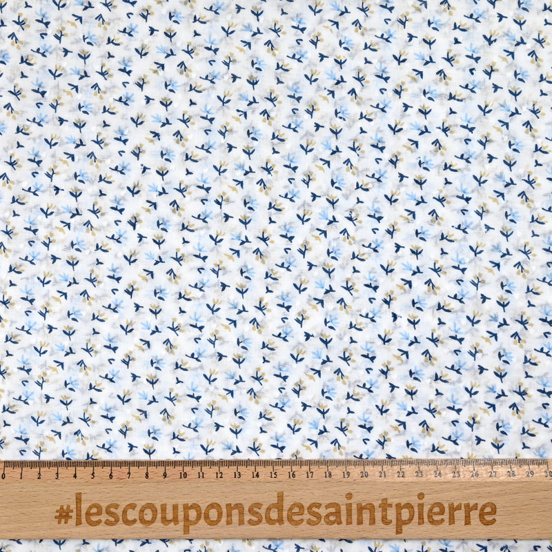 Voile de coton imprimé plumetis petites fleurs beige et bleu