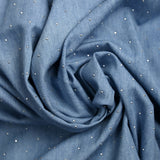 Chambray de coton orné de strass fond bleu clair