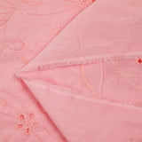 Broderie anglaise festonnée rose dragée