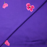 Polyester satiné imprimé fleurs roses fond violet