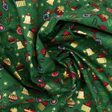 Accesorios de algodón estampado y dorado fondo verde