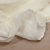 Broderie anglaise festonnée Greta fond blanc cassé