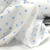 Piqué de coton imprimé pois bleu fond blanc