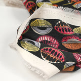 Polyester imprimé graines de bisous fond noir