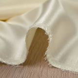 Satin de soie mélangée écru