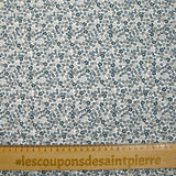 Coton matelassé double face Mayla fleurs bleu fond blanc au mètre
