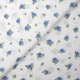 Coton imprimé les fleurs de Lou bleu fond blanc