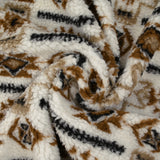 Fausse fourrure sherpa aztèque marron fond blanc cassé