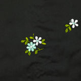 Satin de polyester brodé fleurs vert d'eau fond noir