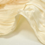 Satin de polyester plissé effet froissé ivoire