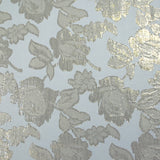 Mousseline de soie jacquard lancé découpé fleurs fond bleu clair