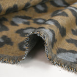 Jacquard de polyester peigné léopard bleu fond beige