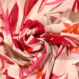 Crêpe fin imprimé jungle rose fond rose poudré