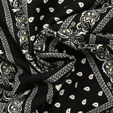 Crêpe fin imprimé bandana fond noir