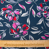 Sudadera con flores rosas y rojas sobre fondo marino