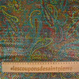 Jacquard polyester lamé cachemire doré et rouge fond vert