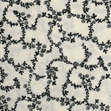 Viscose imprimée chaîne de fleurs fond blanc cassé