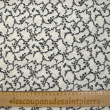 Viscose imprimée chaîne de fleurs fond blanc cassé