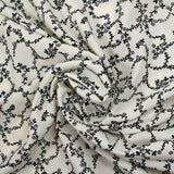 Viscose imprimée chaîne de fleurs fond blanc cassé