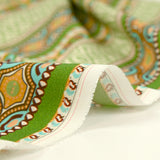 Viscose imprimée paon impérial beige fond vert