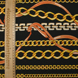 Crepe Georgette estampado con rayas de cadena sobre fondo negro