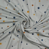 Soft Jersey Pea impresa y estrellas de fondo gris