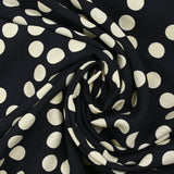 Crêpe viscose imprimé à pois ivoire fond bleu nuit