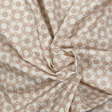Popeline enduite imprimée champs de fleurs beige fond blanc