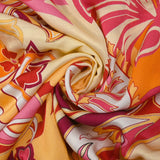 Crêpe satin de viscose cachemire ensoleillé fond jaune beurre