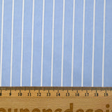 Satin de polyviscose tissé-teint rayé fond bleu ciel