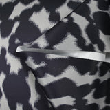 Satin de polyester imprimé fauve fond gris