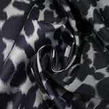 Satin de polyester imprimé fauve fond gris