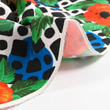 Sergé de coton et viscose coquelicot et mosaïque fond blanc cassé