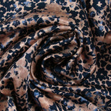 Satin de soie imprimé fleurs à l'encre fond rose poudré