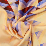 Satin polyester imprimé triangle fond doré