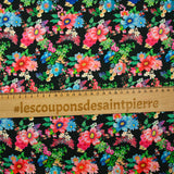 Satin polyester imprimé champs de fleurs fond noir
