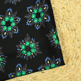Satin polyester imprimé fleurs vertes fond noir