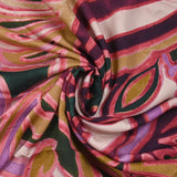 Satin de viscose imprimé l'art en cachemire fond rose poudré