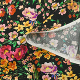 Crêpe viscose imprimé printemps en fleurs fond noir