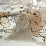 Crêpe viscose imprimé en chair et en fleurs fond blanc