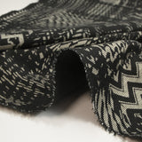 Maille Milano polyviscose chevrons patchwork gris fond noir