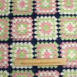 Laine mélangée fantaisie Granny Square rose et vert pastel fond marine