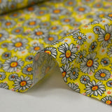 Viscose imprimée petites fleurs des champs fond jaune