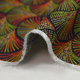 Viscosa estampada pavo real sobre fondo negro punteado rojo, amarillo y verde