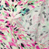 Viscose imprimée encre de feuilles turquoise et rose fond blanc