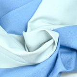 Coton imprimé texturé nuage bleu fond blanc givré